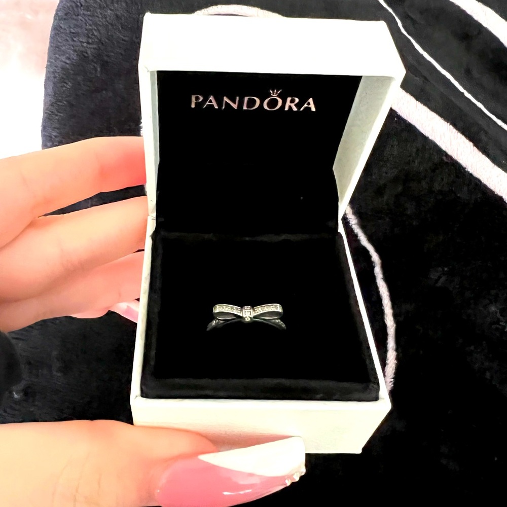 Bow shaped PANDORA ring!!! 💍